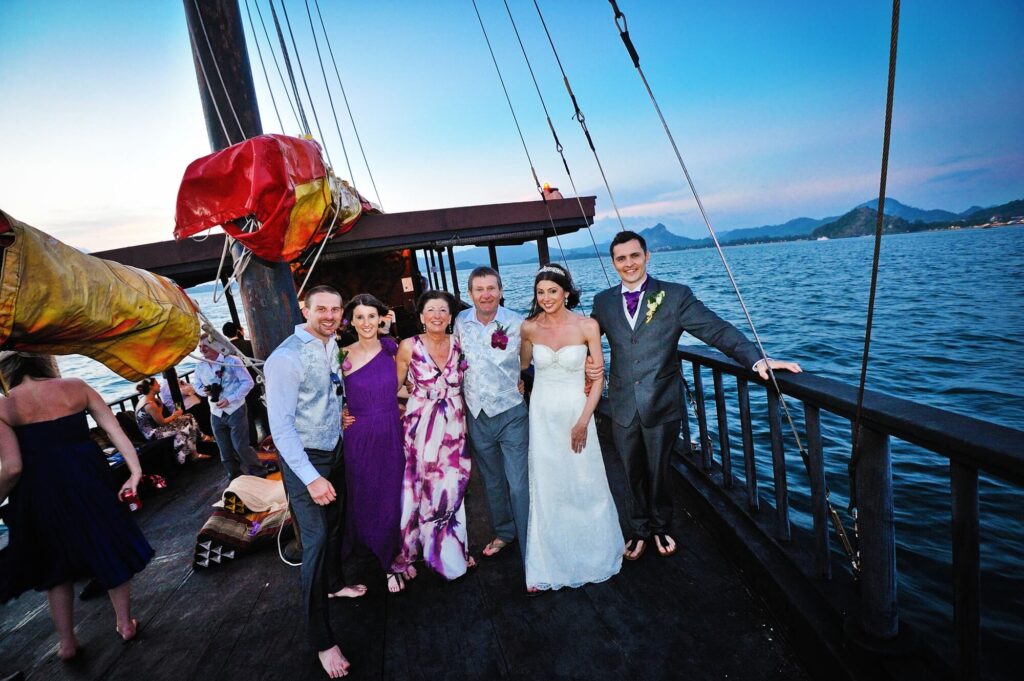 fiesta de boda en un barco tailandés