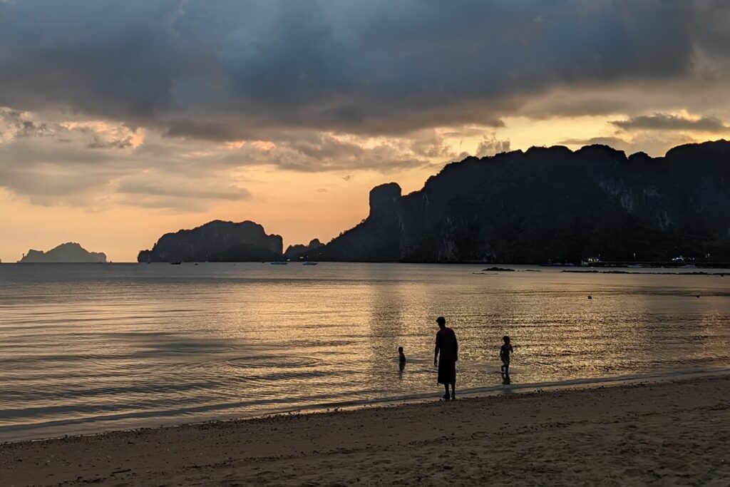 joy beach bar krabi