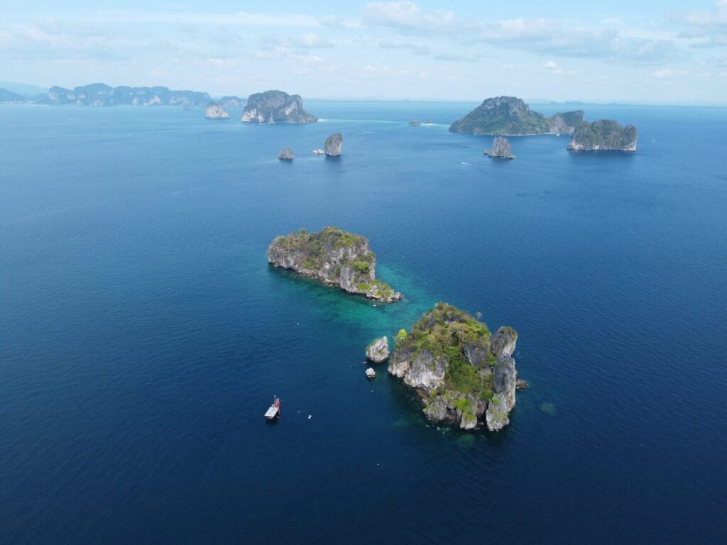 Koh Ya Wa Sam desde el cielo - una de las islas de la excursión a las 4 islas de Krabi