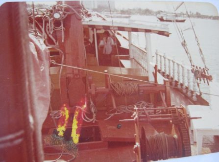 Image historique du pont et des treuils de la jonque Pla Luang